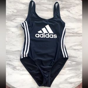 Adidas womans bathing suit 😎☀️ Size Medium